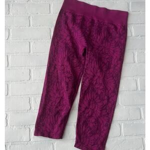 Fabletics Purple Fuschia Floral Compression Capri Leggings Yoga Pants-sz S